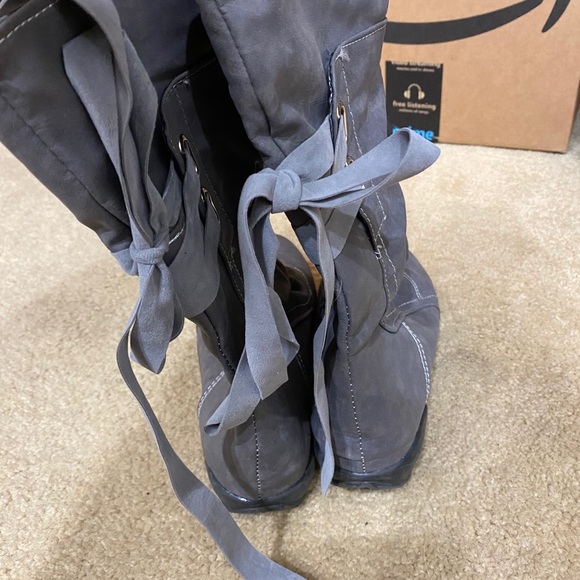 Gray boots - Picture 2 of 2